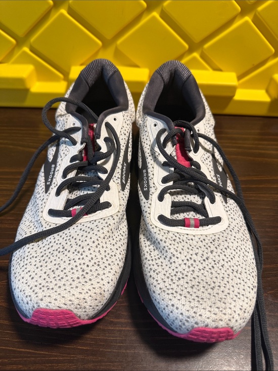 Brooks Shoes - Brooks Women's White and Pink Athletic Running Shoes